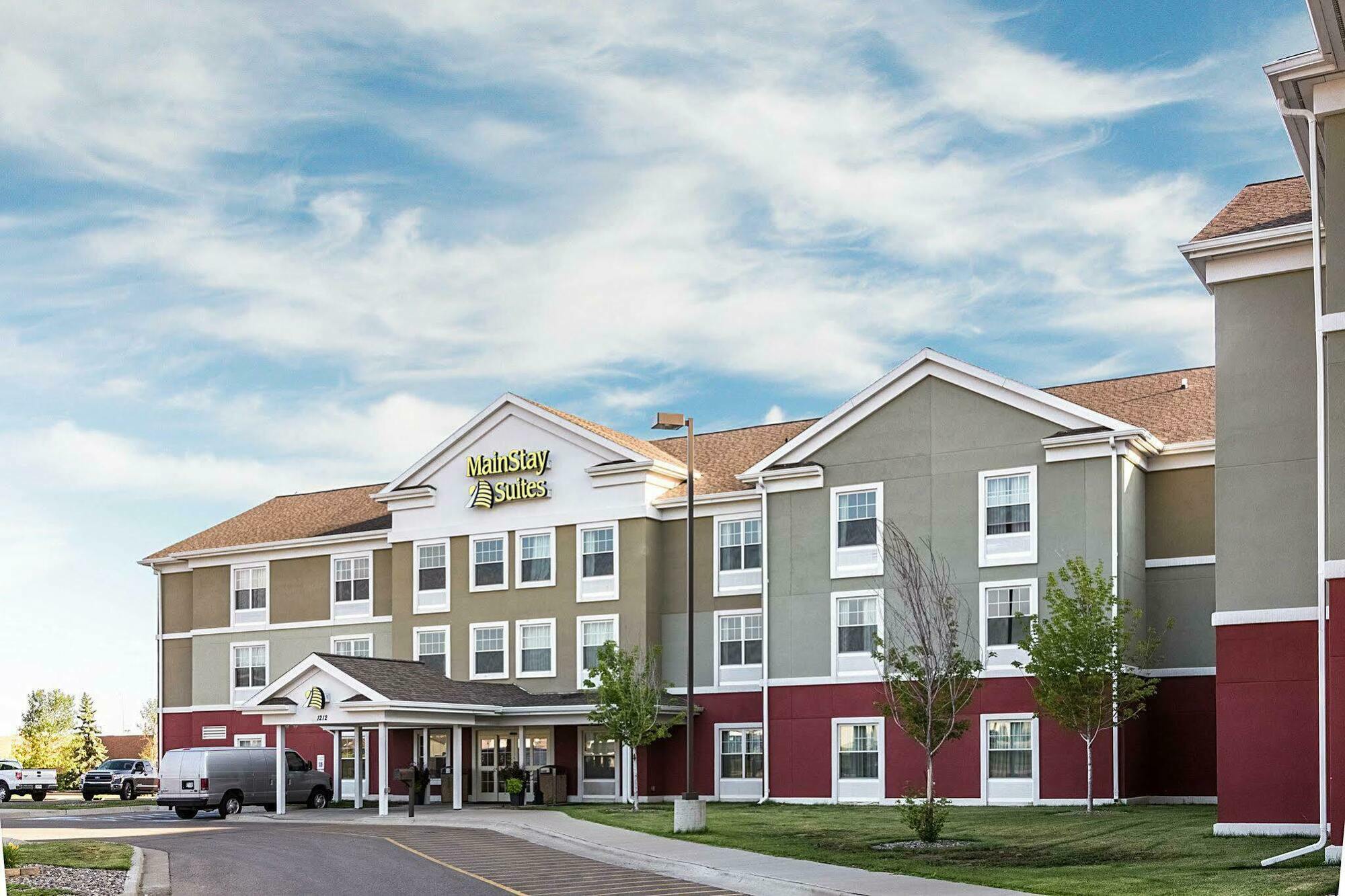 Mainstay Suites Minot Exterior photo